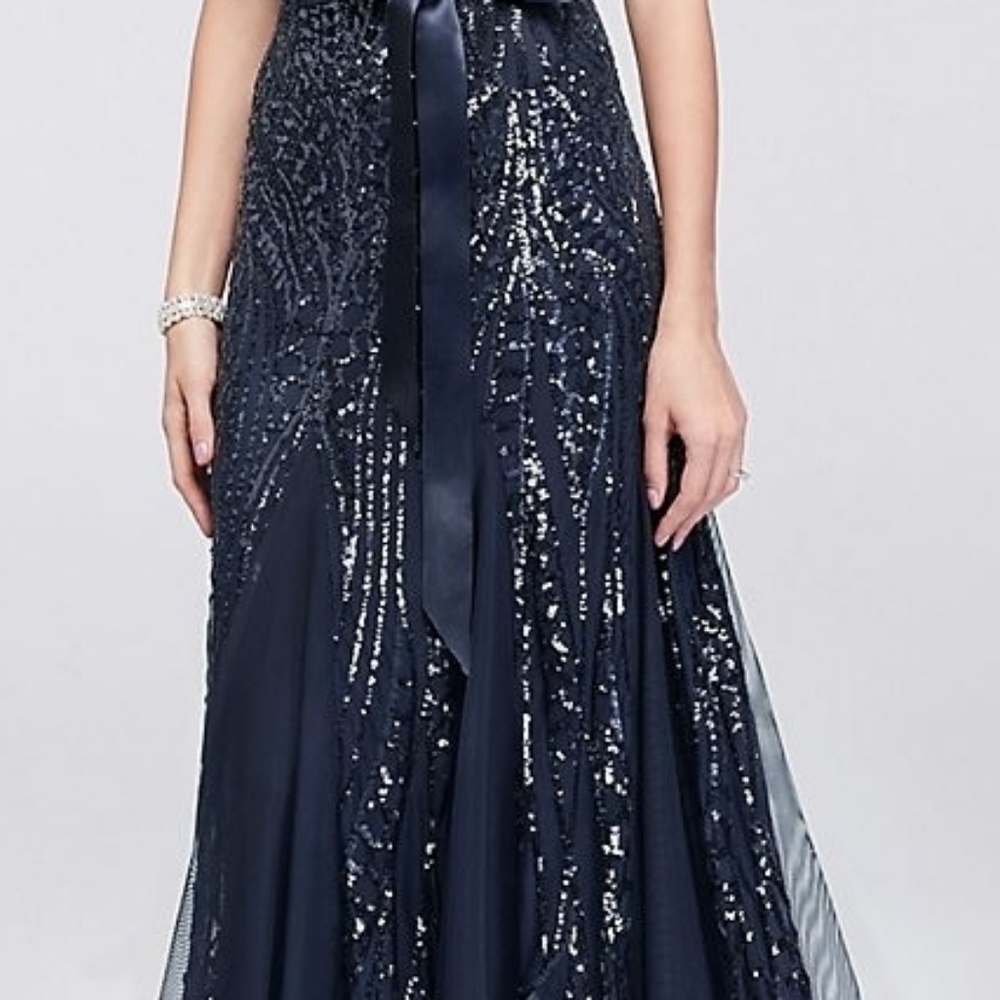 Gown - Picture 6 of 8